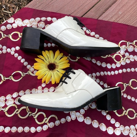 Freda Salvador Shoes - 🌺 FREDA SALVADOR; Upscale Designer - Ivory & Black Mule Clogs in Women’s Size 8